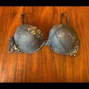 Victoria’s Secret push-up bra / lingerie